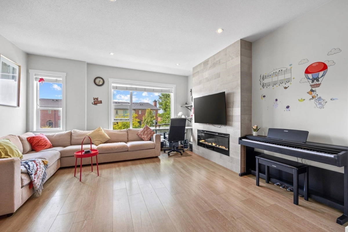 Family Room Photo of 39 16336 23a Avenue, Surrey, BC
