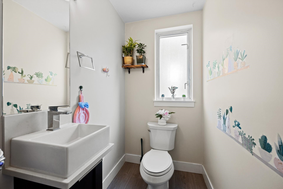 Guest Bathroom Photo of 39 16336 23a Avenue, Surrey, BC