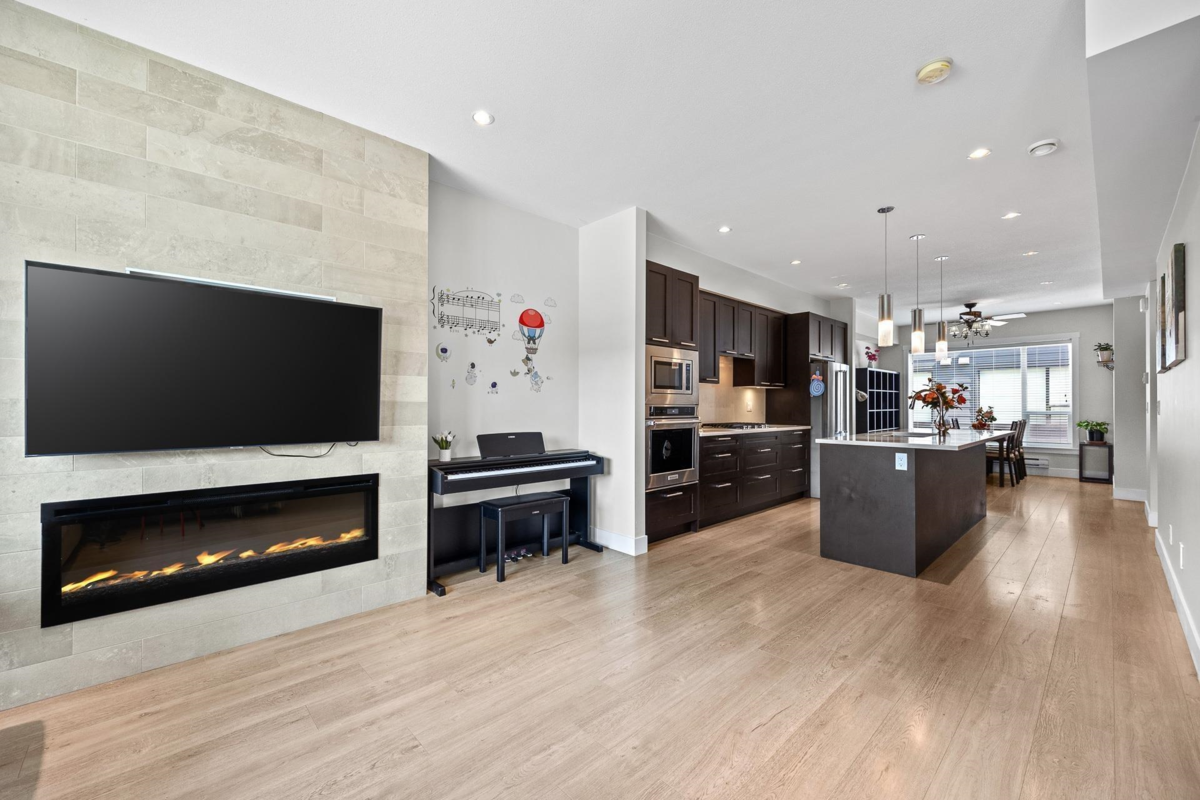 Kitchen Island Photo of 39 16336 23a Avenue, Surrey, BC