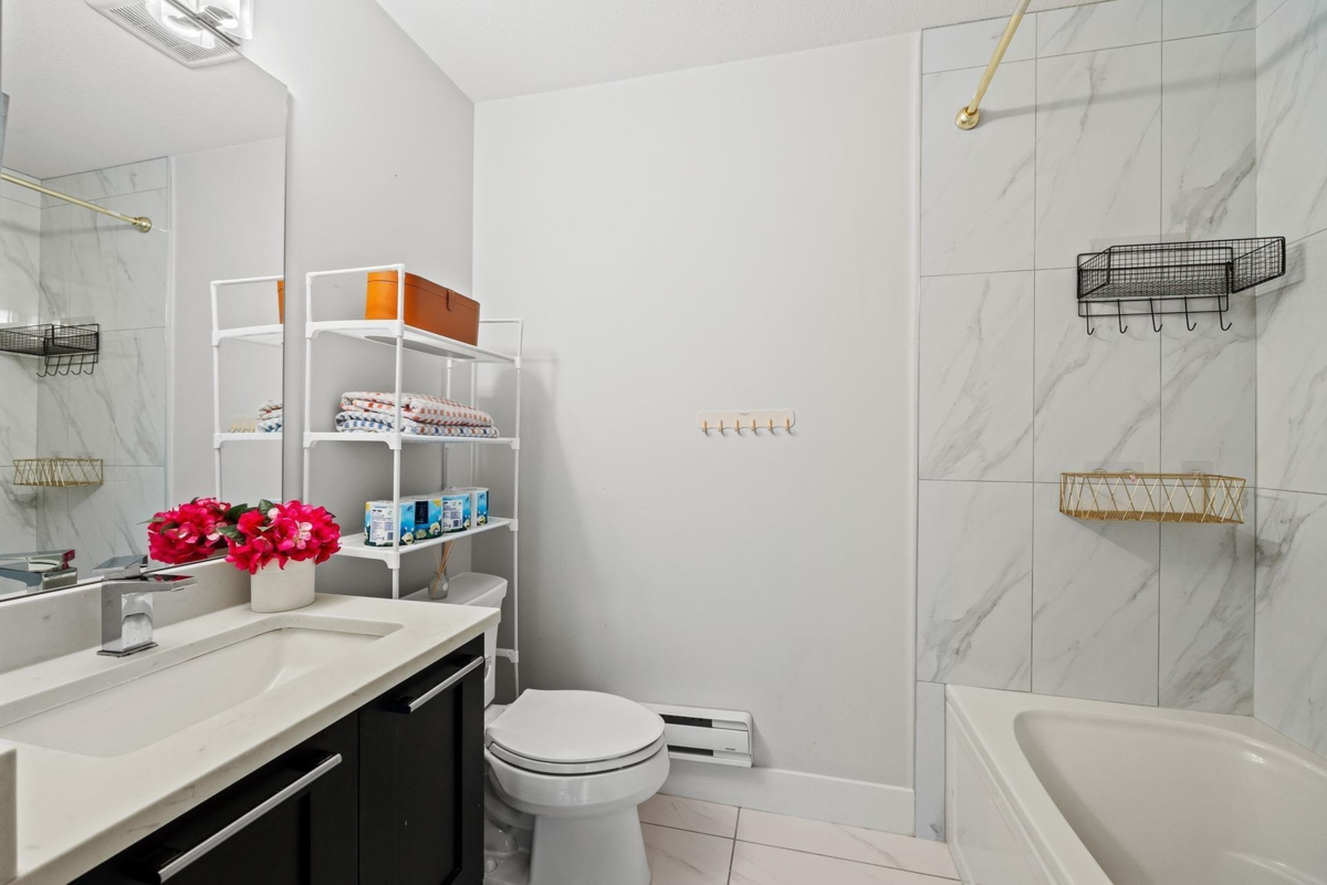 Laundry Room Photo of 39 16336 23a Avenue, Surrey, BC