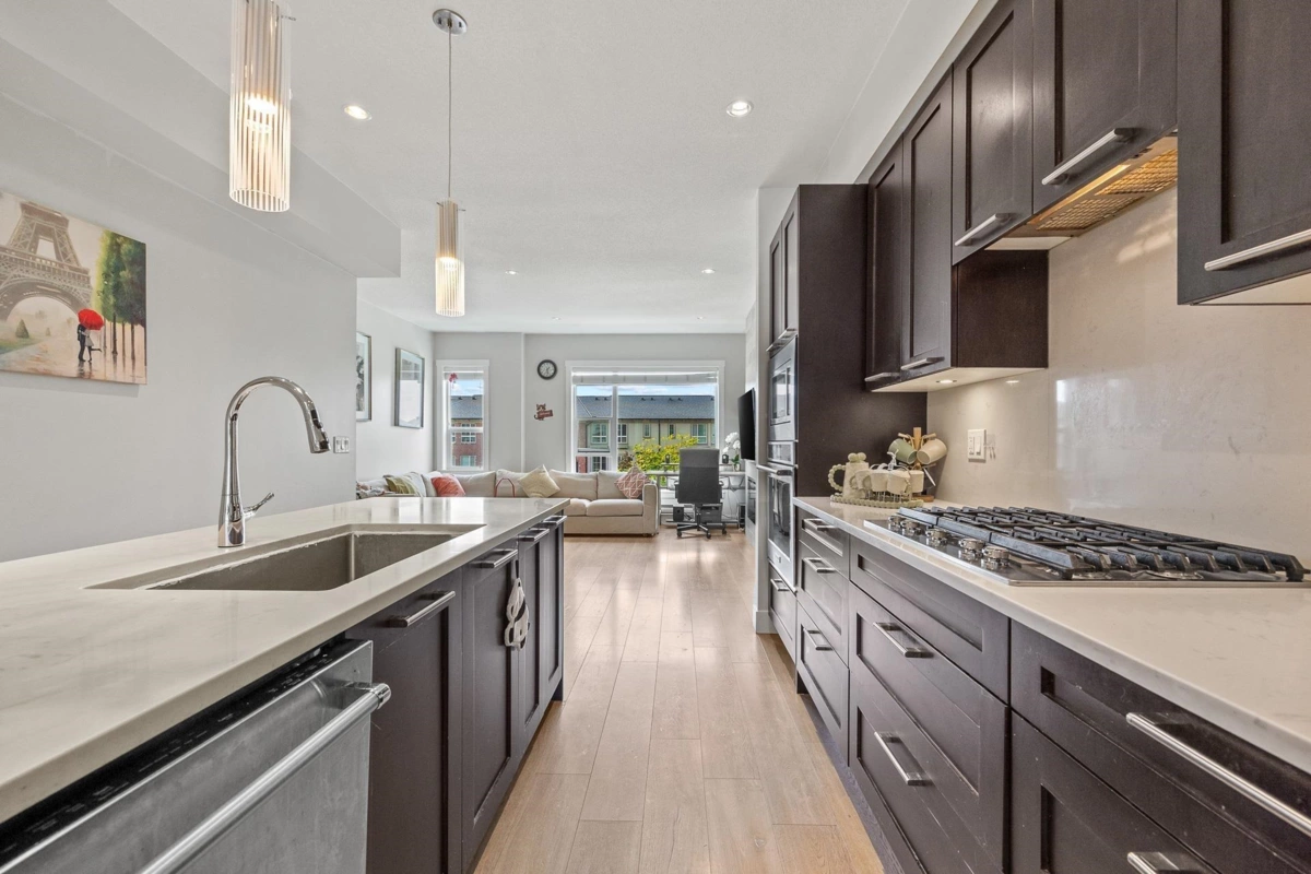 Walk-In Closet Photo of 39 16336 23a Avenue, Surrey, BC