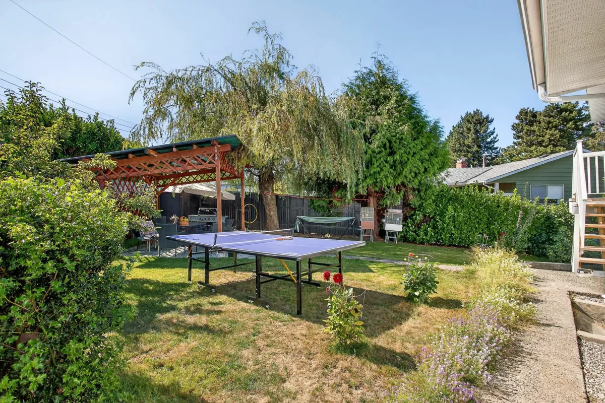 Community Amenities Photo (Clubhouse) of 11906 100 Avenue, Surrey, BC