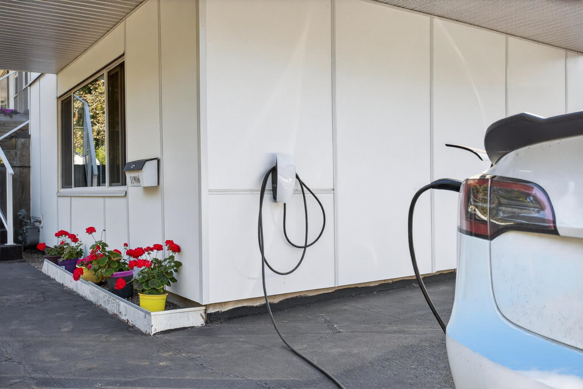 Fitness Center Photo Near 11906 100 Avenue, Surrey, BC