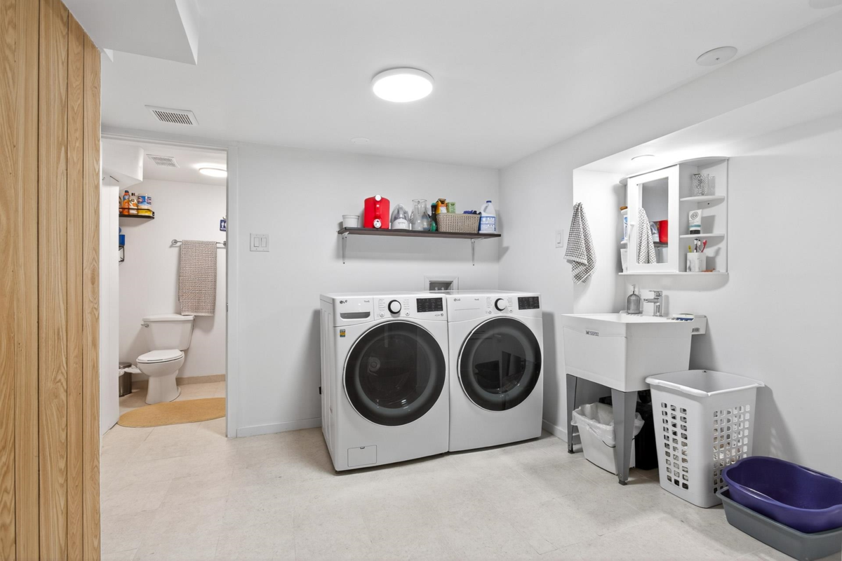 Hot Tub / Spa Photo of 11906 100 Avenue, Surrey, BC