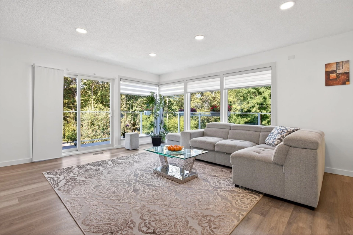Kitchen Island Photo of 11906 100 Avenue, Surrey, BC