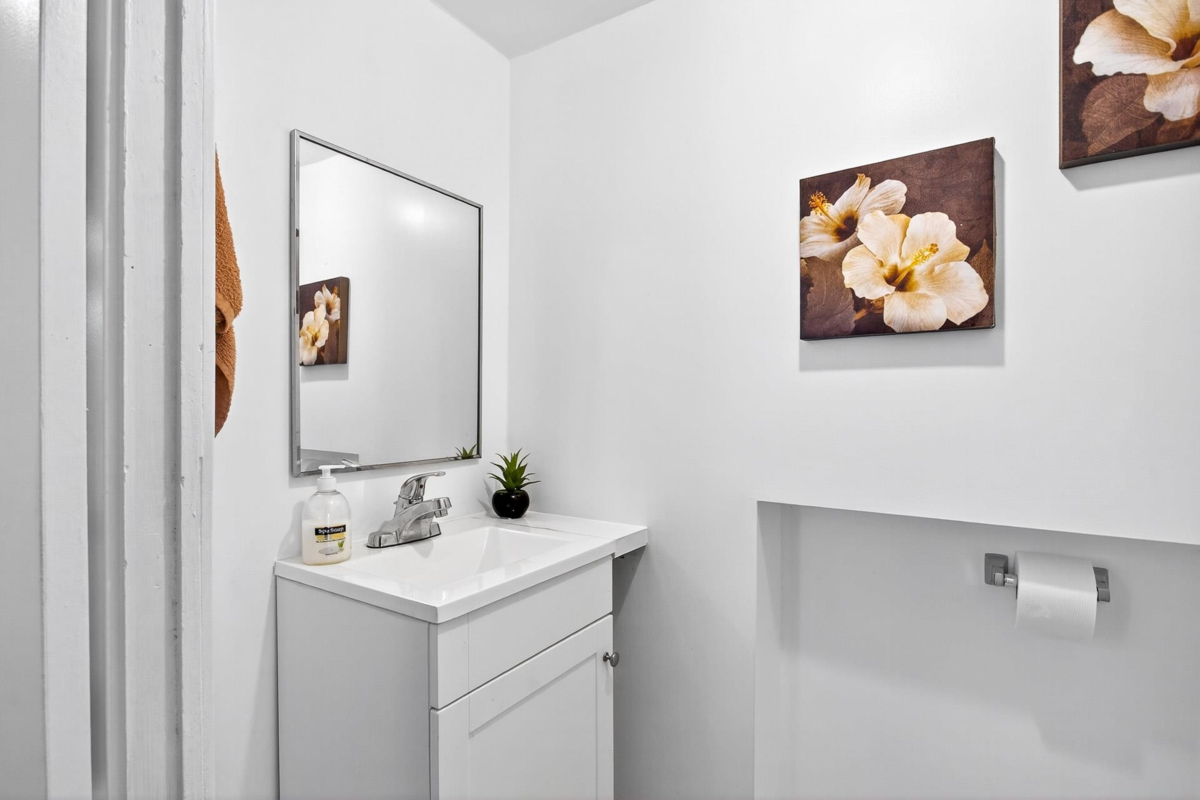 Swimming Pool Photo of 11906 100 Avenue, Surrey, BC