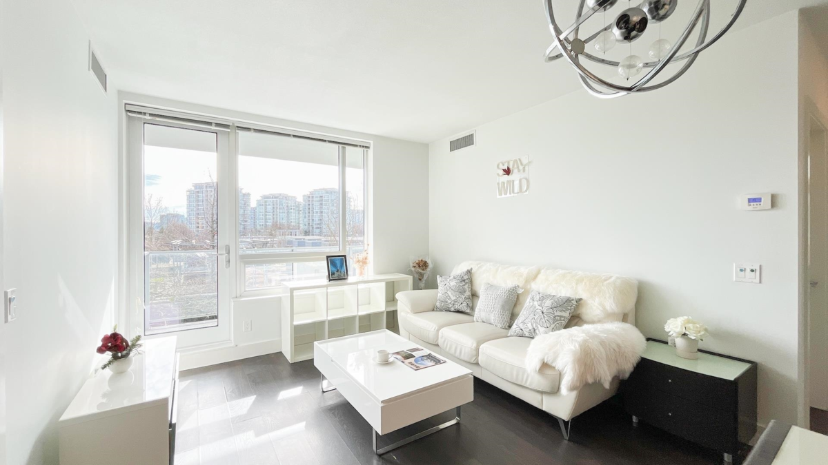 Kitchen Island Photo of 528 5233 Gilbert Road, Richmond, BC