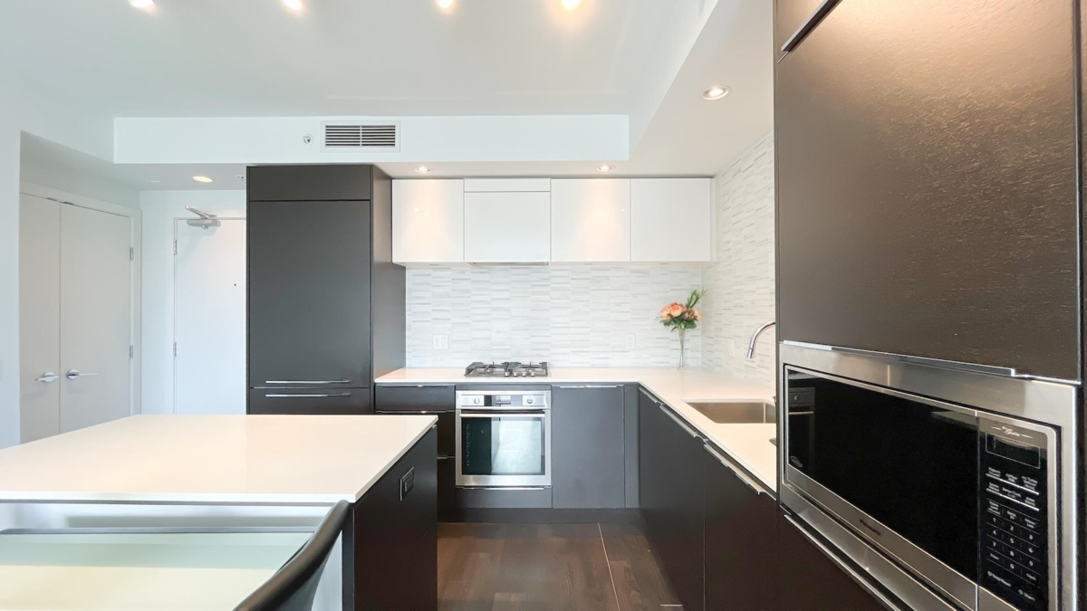 Primary Bathroom Photo of 528 5233 Gilbert Road, Richmond, BC