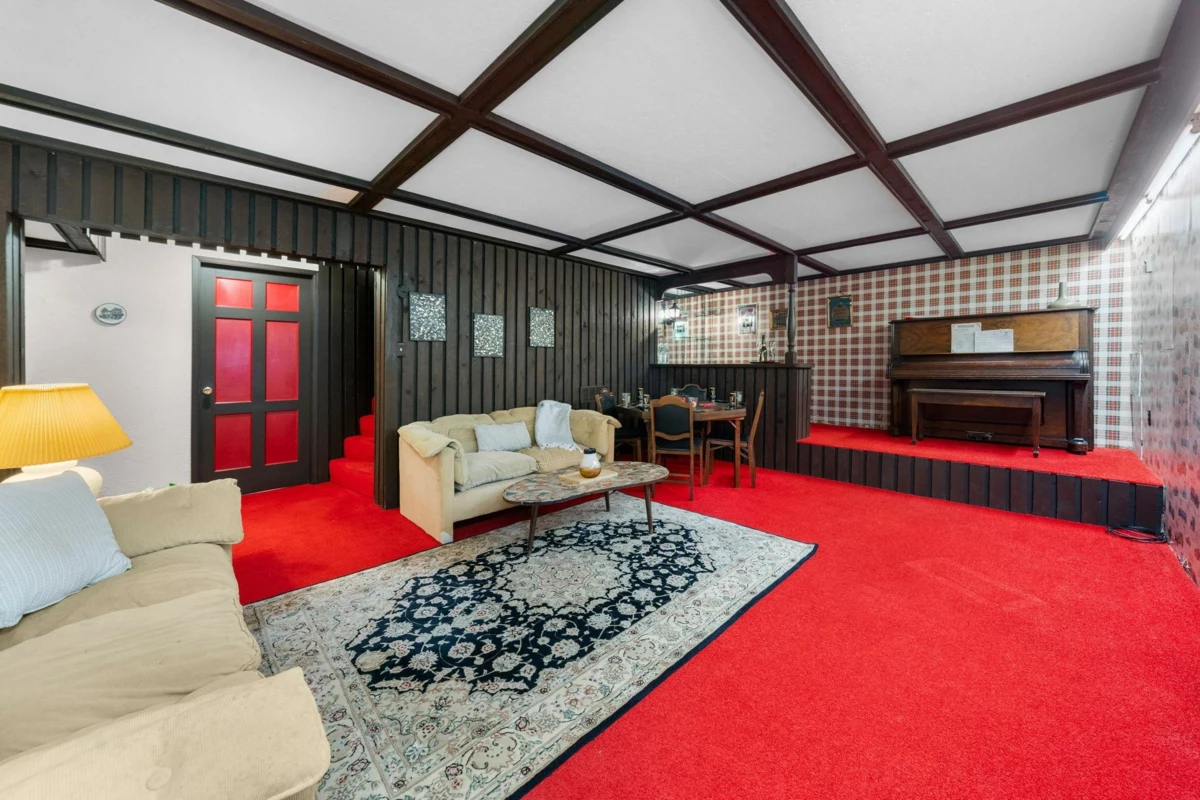 Backyard Photo of 895 Elveden Row, West Vancouver, BC