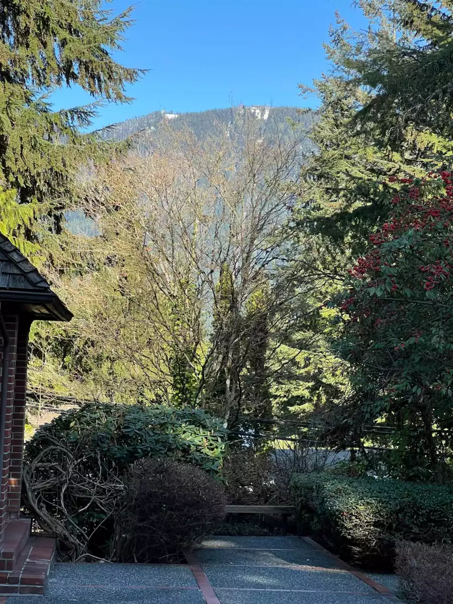 Community Amenities Photo (Clubhouse) of 895 Elveden Row, West Vancouver, BC