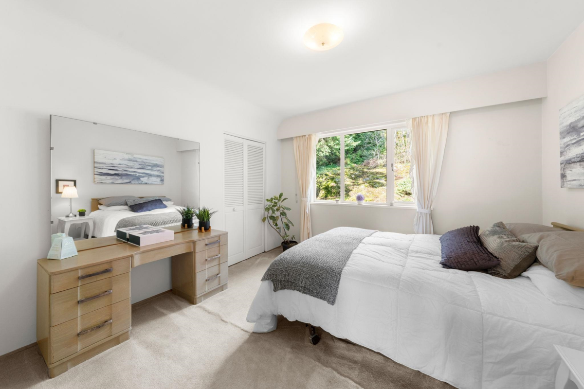 Entry Foyer Photo of 895 Elveden Row, West Vancouver, BC