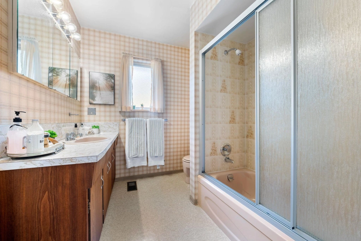 Garage Interior Photo of 895 Elveden Row, West Vancouver, BC