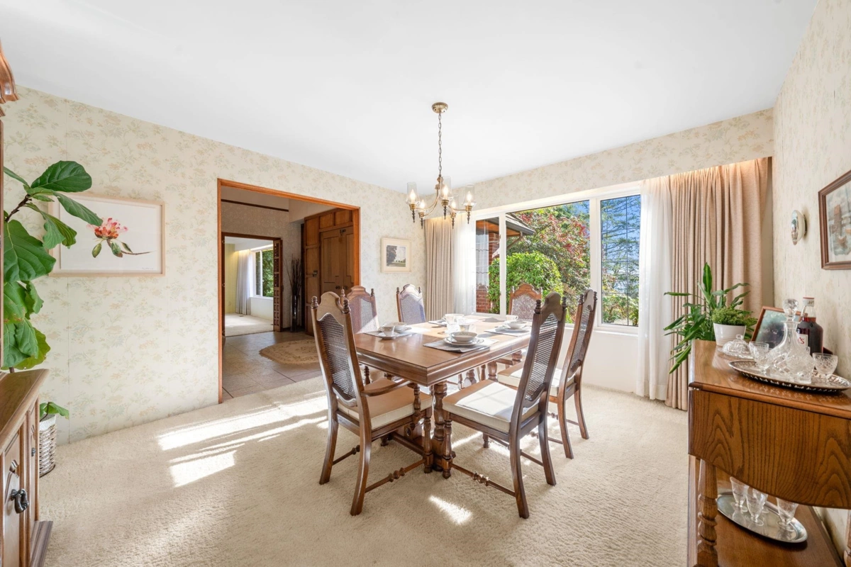 Kitchen Island Photo of 895 Elveden Row, West Vancouver, BC