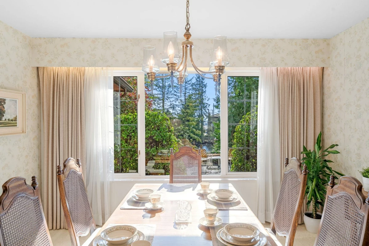 Kitchen Photo of 895 Elveden Row, West Vancouver, BC
