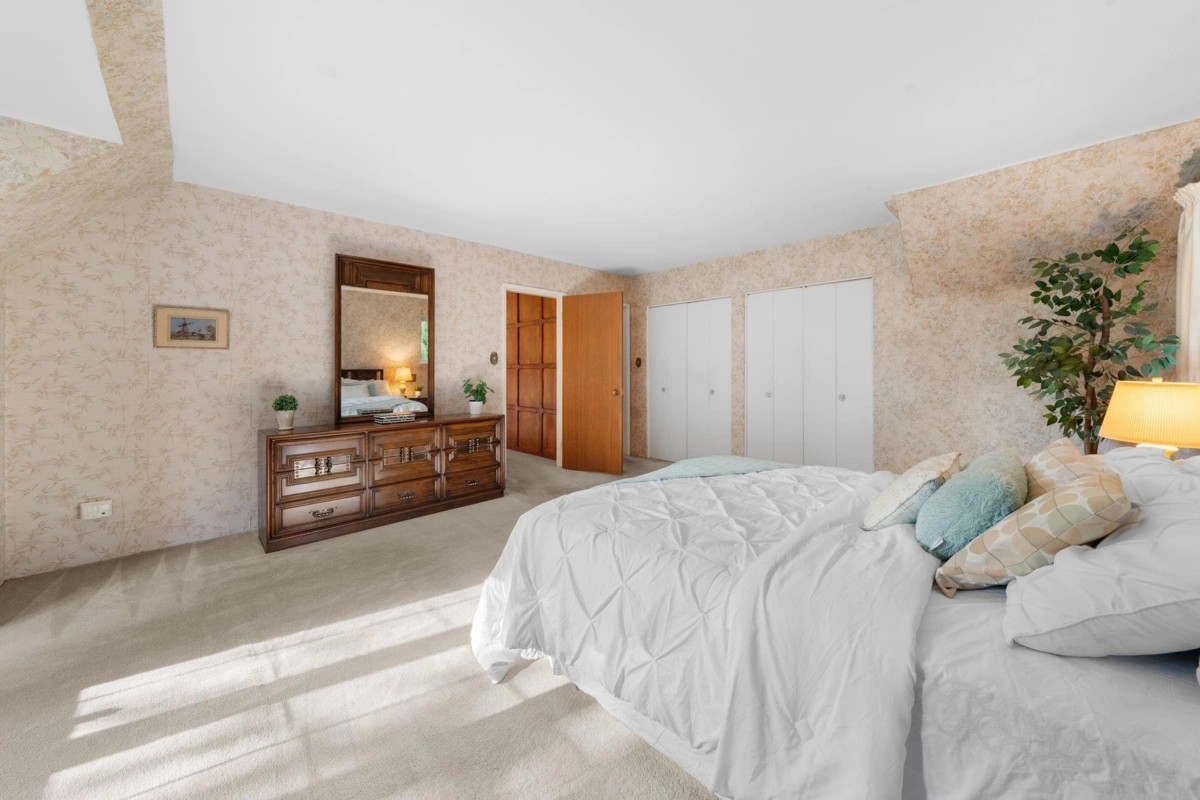 Laundry Room Photo of 895 Elveden Row, West Vancouver, BC