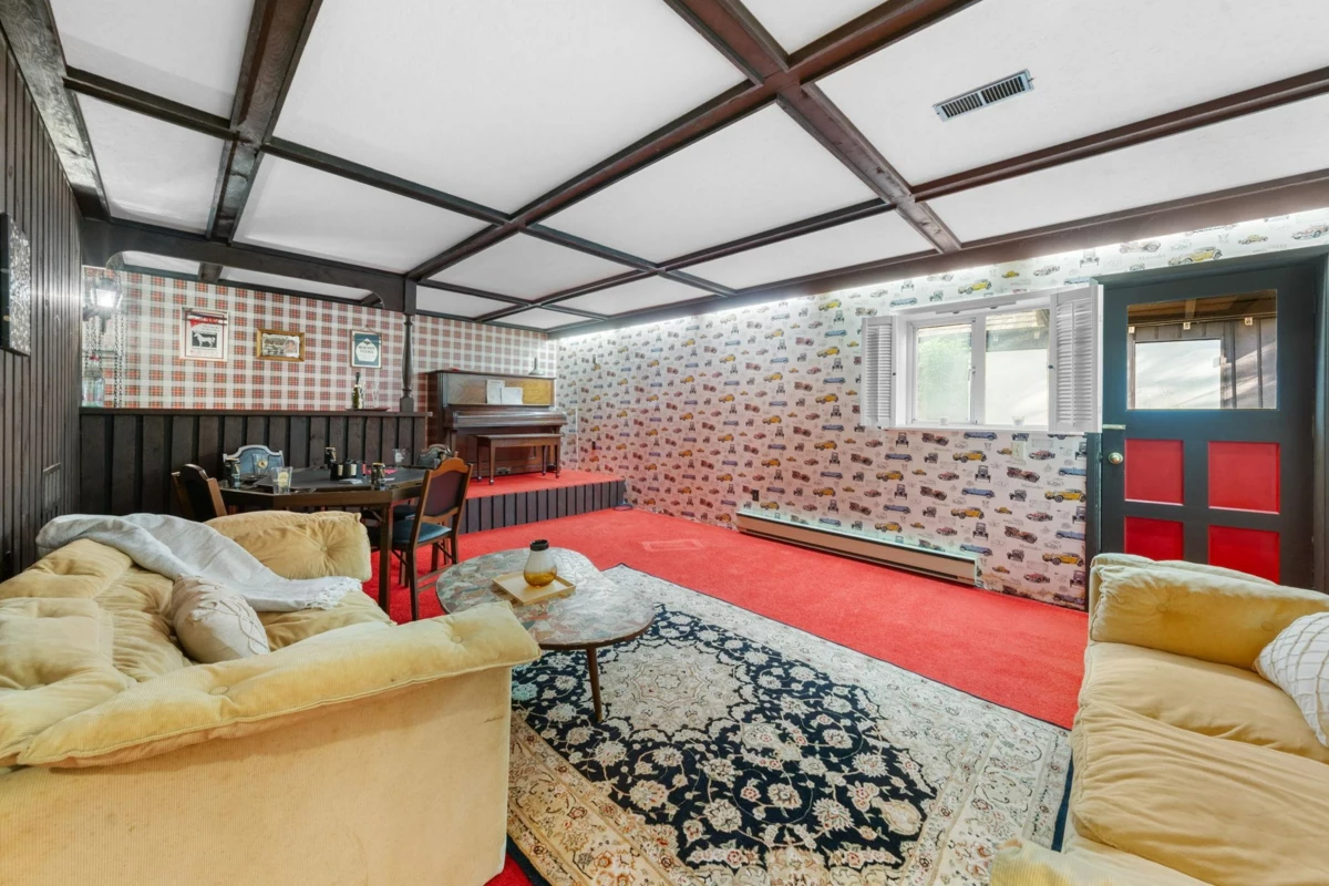 Outdoor Deck Photo of 895 Elveden Row, West Vancouver, BC