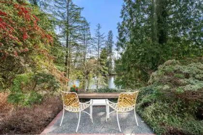 Front exterior of 895 Elveden Row, West Vancouver, BC