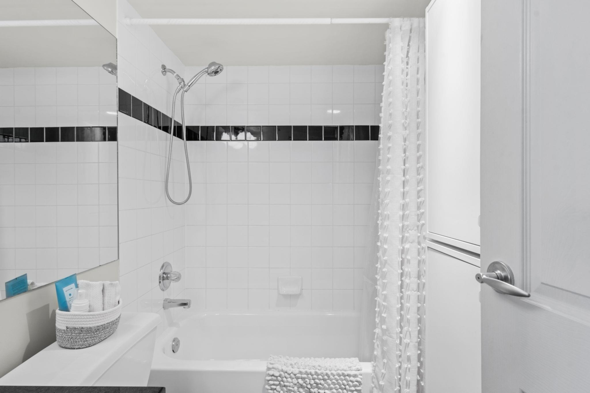 Guest Bathroom Photo of 305 33 N Templeton Drive, Vancouver, BC