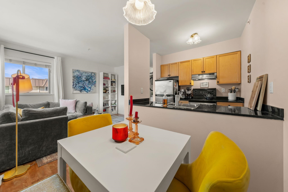 Kitchen Island Photo of 305 33 N Templeton Drive, Vancouver, BC