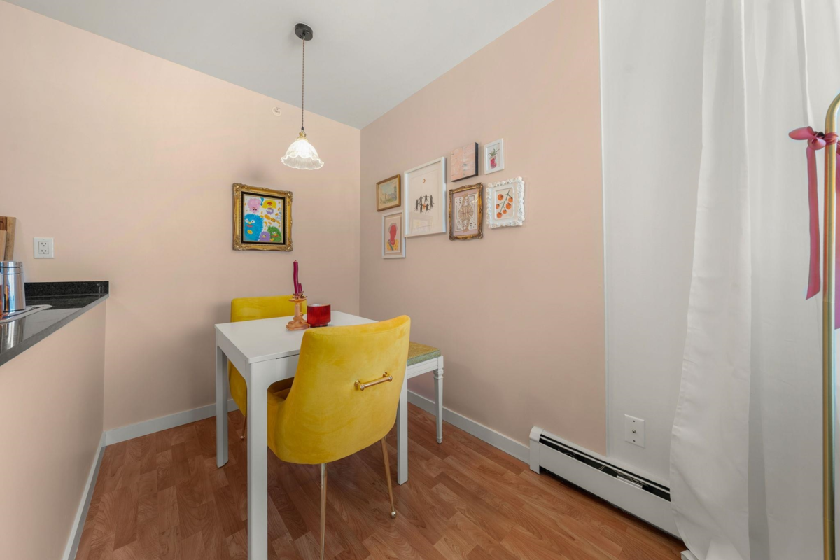 Kitchen Photo of 305 33 N Templeton Drive, Vancouver, BC