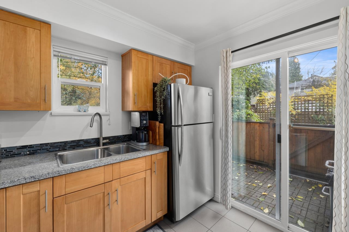 Breakfast Nook Photo of 3066 Smith Avenue, Burnaby, BC