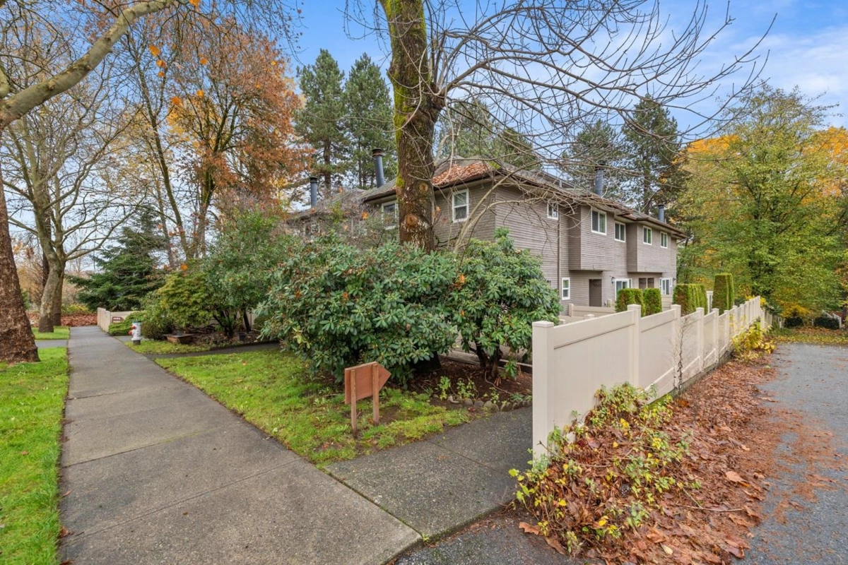 Entry Foyer Photo of 3066 Smith Avenue, Burnaby, BC