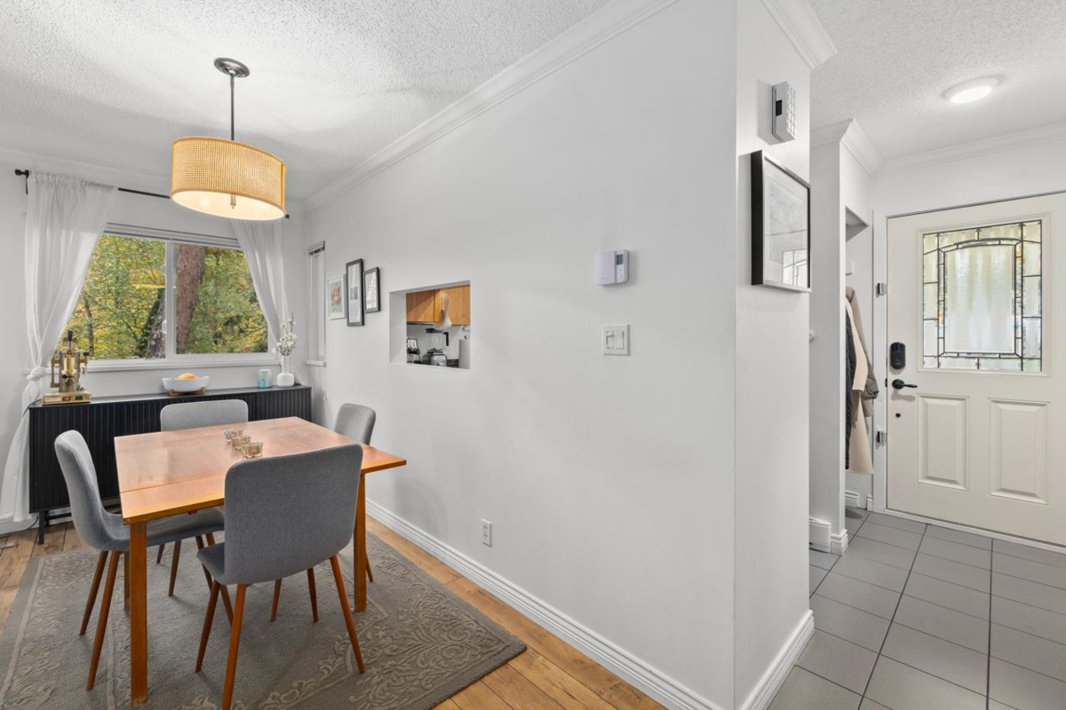 Kitchen Island Photo of 3066 Smith Avenue, Burnaby, BC