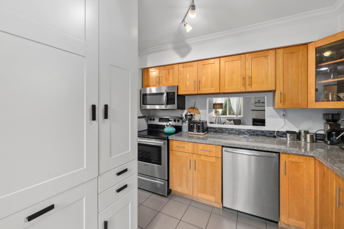 Primary Bathroom Photo of 3066 Smith Avenue, Burnaby, BC