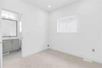 Mudroom Photo of 19415 70 Avenue, Surrey, BC