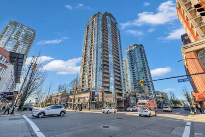 705 2978 Glen Drive, Coquitlam, BC, Coquitlam — Apartment/Condo for sale