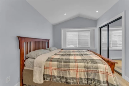 Guest Bathroom Photo of 3474 Gislason Avenue, Coquitlam, BC