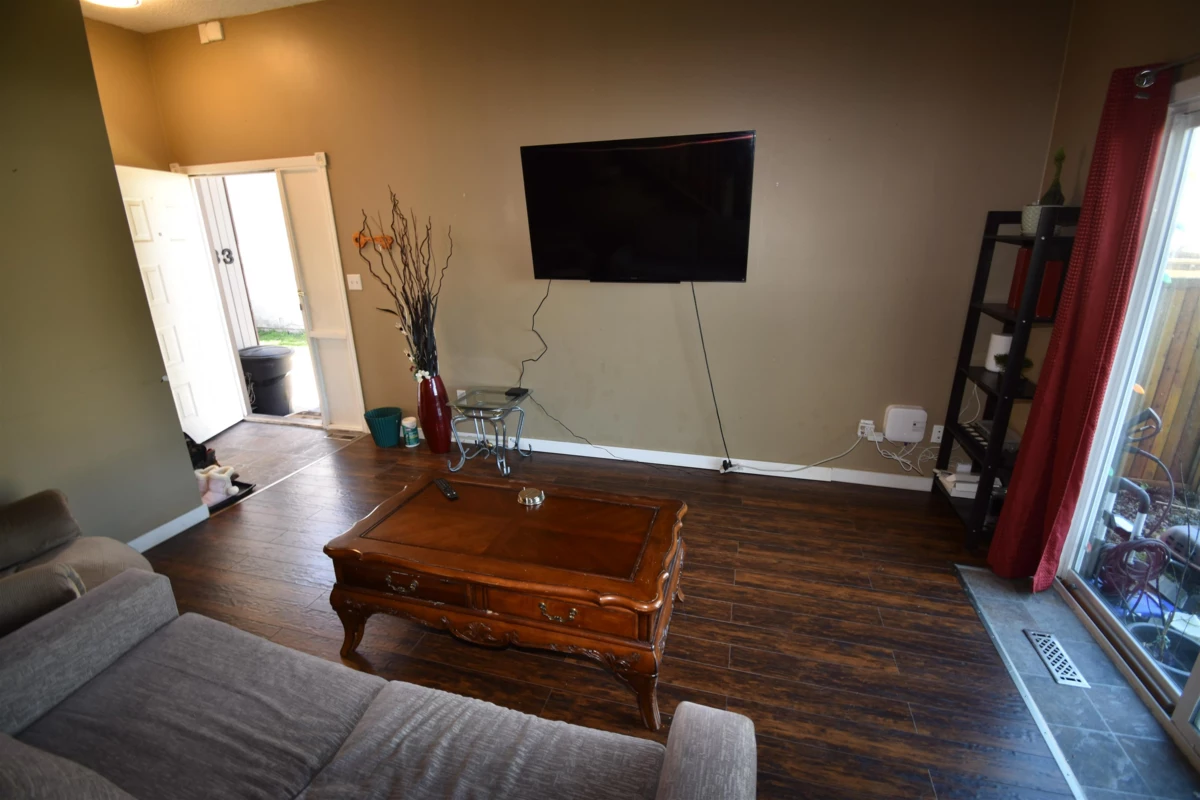 Dining Area Photo of 633 Douglas Street, Hope, BC