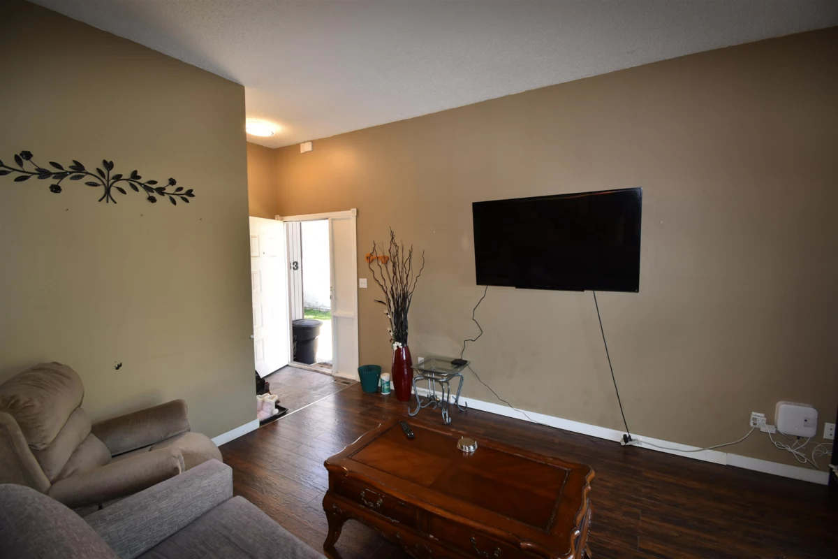 Family Room Photo of 633 Douglas Street, Hope, BC