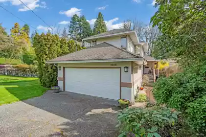Swimming Pool Photo of 1006 Sinclair Street, West Vancouver, BC