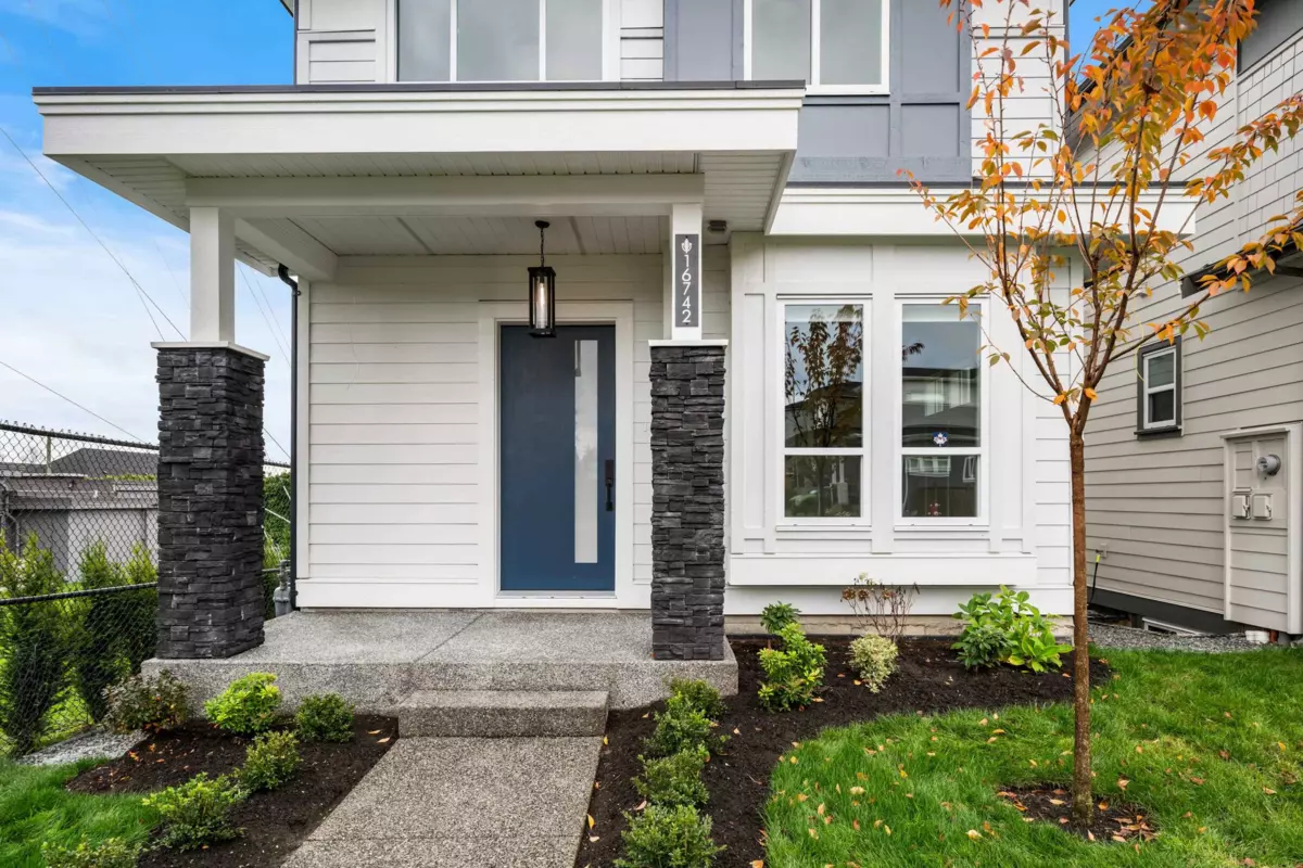 Living Room Photo of 16742 20a Avenue, Surrey, BC