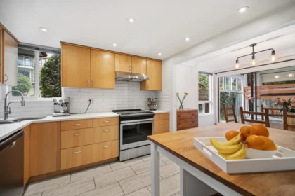 Kitchen Island Photo of 101 1331 Foster Street, Surrey, BC