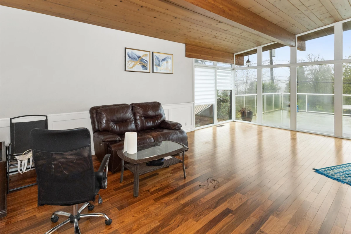 Family Room Photo of 11875 99a Avenue, Surrey, BC