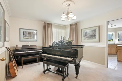 Kitchen Island Photo of 12708 17a Avenue, Surrey, BC