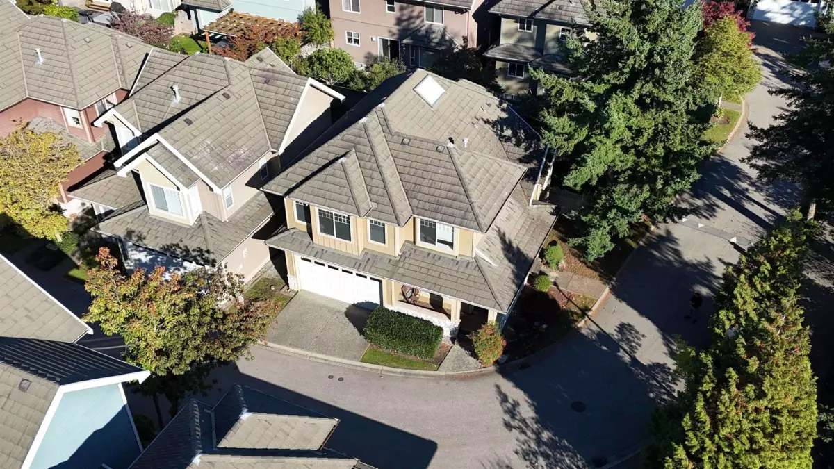 Family Room Photo of 45 3363 Rosemary Heights Crescent, Surrey, BC