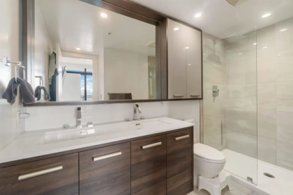 Guest Bathroom Photo of 1406 2378 Alpha Avenue, Burnaby, BC