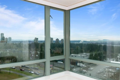 Primary Bathroom Photo of 906 6622 Southoaks Crescent, Burnaby, BC