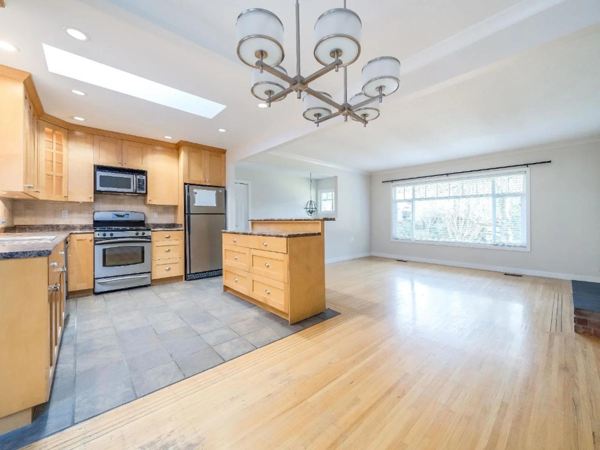 Dining Area Photo of 12569 26 Avenue, Surrey, BC