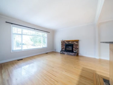 Kitchen Island Photo of 12569 26 Avenue, Surrey, BC