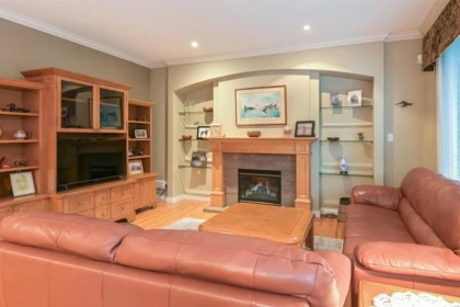 Kitchen Island Photo of 15560 36b Avenue, Surrey, BC