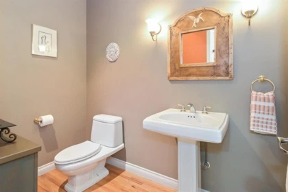 Powder Room Photo of 15560 36b Avenue, Surrey, BC