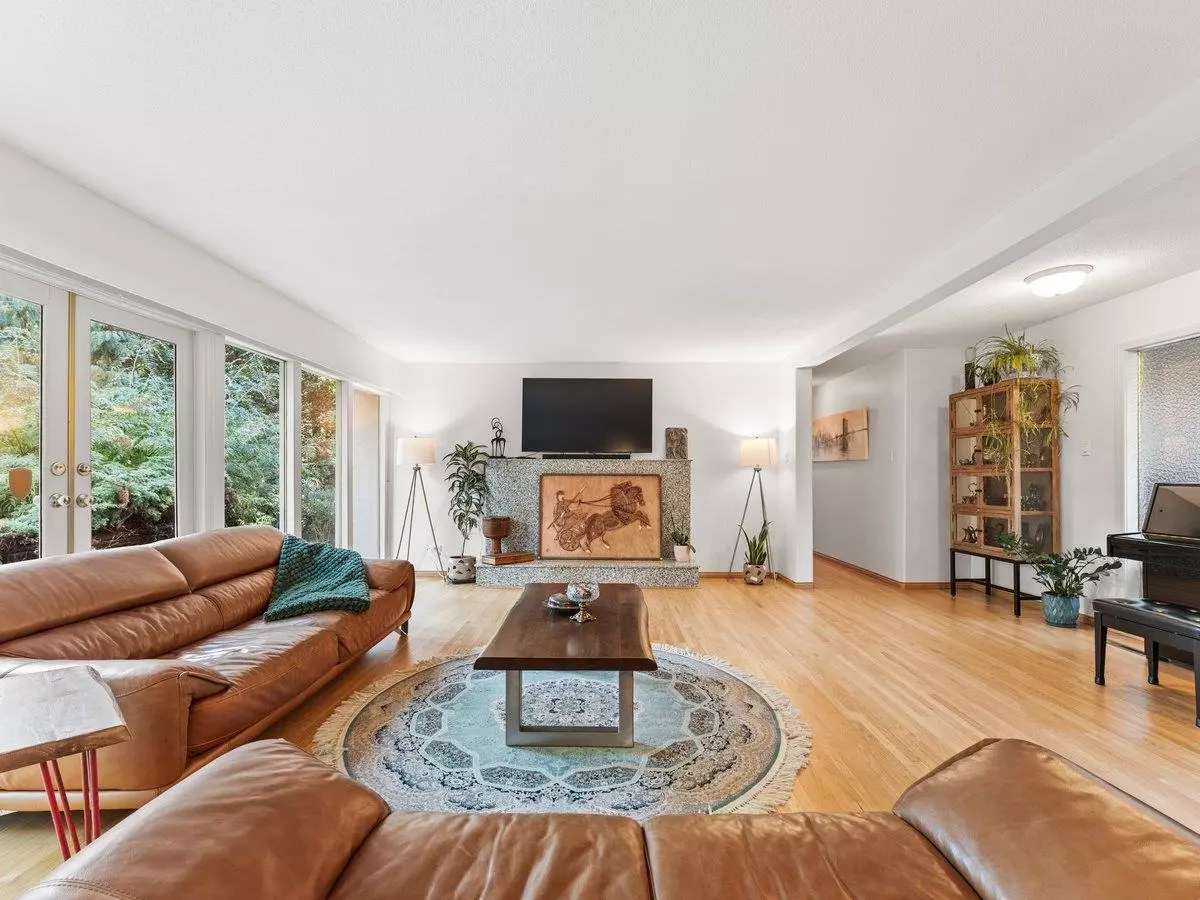 Dining Area Photo of 186 Stevens Drive, West Vancouver, BC