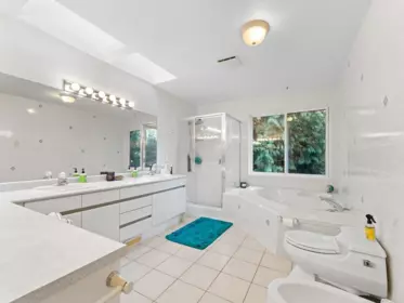 Guest Bathroom Photo of 186 Stevens Drive, West Vancouver, BC