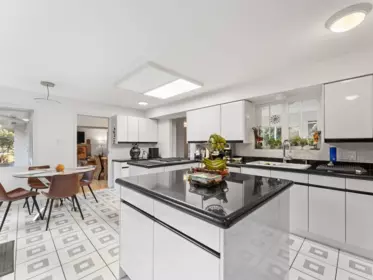 Kitchen Island Photo of 186 Stevens Drive, West Vancouver, BC