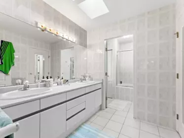 Powder Room Photo of 186 Stevens Drive, West Vancouver, BC