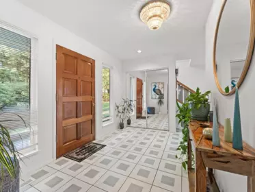 Walk-In Closet Photo of 186 Stevens Drive, West Vancouver, BC